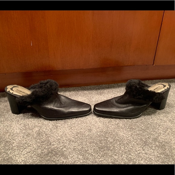 Matisse Black heel with fur accent - Picture 4 of 10